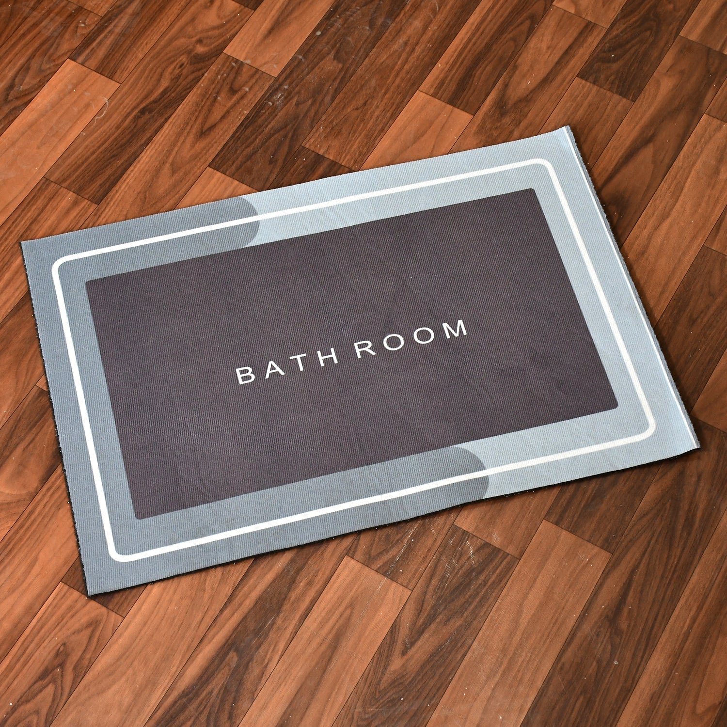 Elegant and functional anti-slip bath mat. Elegant and functional anti-slip bath mat.